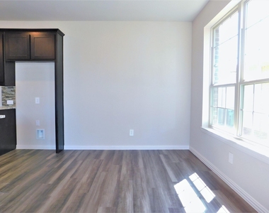 3325 Solana Circle - Photo Thumbnail 5