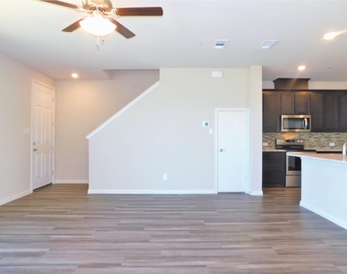 3325 Solana Circle - Photo Thumbnail 3
