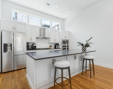 3200 Ross Avenue - Photo Thumbnail 9