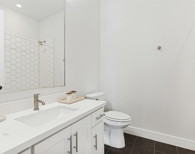 3200 Ross Avenue - Photo Thumbnail 21