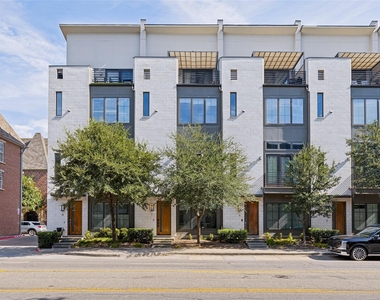 3200 Ross Avenue - Photo Thumbnail 1