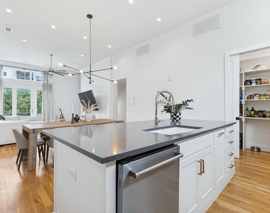 3200 Ross Avenue - Photo Thumbnail 12