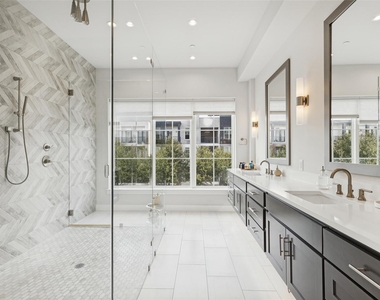 3200 Ross Avenue - Photo Thumbnail 18