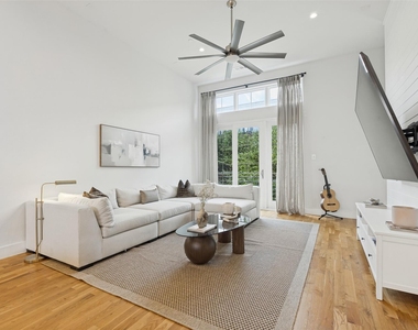 3200 Ross Avenue - Photo Thumbnail 5