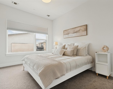3200 Ross Avenue - Photo Thumbnail 20
