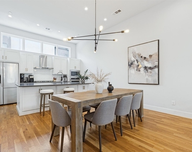 3200 Ross Avenue - Photo Thumbnail 8