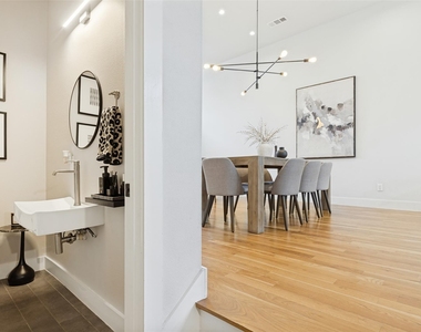 3200 Ross Avenue - Photo Thumbnail 13