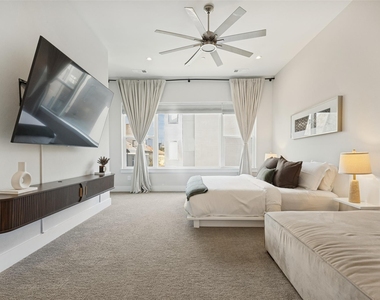 3200 Ross Avenue - Photo Thumbnail 15