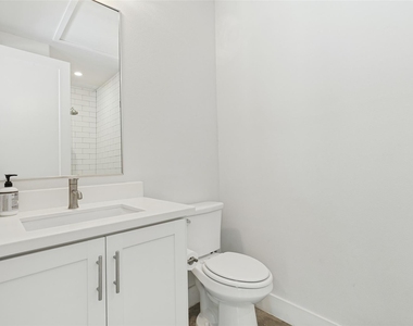 3200 Ross Avenue - Photo Thumbnail 4