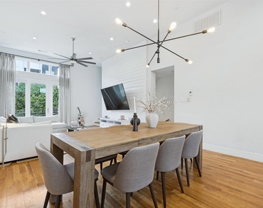 3200 Ross Avenue - Photo Thumbnail 7
