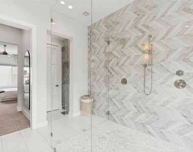 3200 Ross Avenue - Photo Thumbnail 17