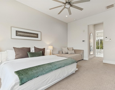3200 Ross Avenue - Photo Thumbnail 16