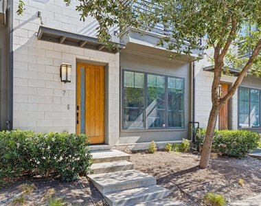 3200 Ross Avenue - Photo Thumbnail 2