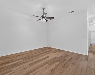 4125-4127 Spring Meadow Lane - Photo Thumbnail 3