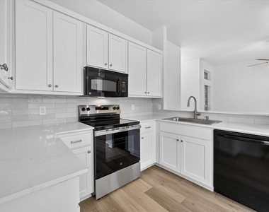 4125-4127 Spring Meadow Lane - Photo Thumbnail 9