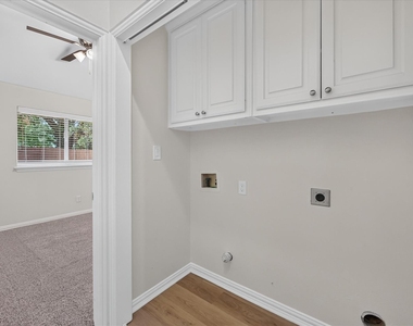 4125-4127 Spring Meadow Lane - Photo Thumbnail 13