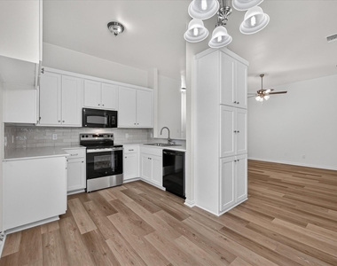 4125-4127 Spring Meadow Lane - Photo Thumbnail 7