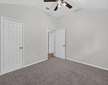 4125-4127 Spring Meadow Lane - Photo Thumbnail 15