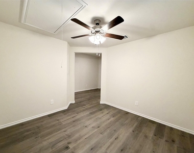 412 Saddle Blanket Drive - Photo Thumbnail 8