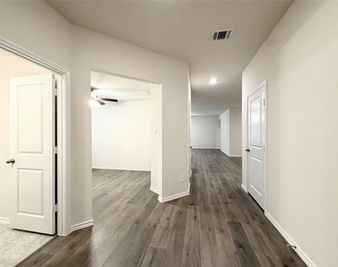 412 Saddle Blanket Drive - Photo Thumbnail 9