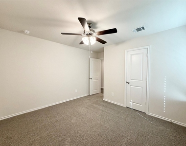 412 Saddle Blanket Drive - Photo Thumbnail 16