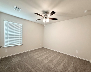 412 Saddle Blanket Drive - Photo Thumbnail 15