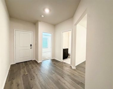 412 Saddle Blanket Drive - Photo Thumbnail 2