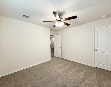 412 Saddle Blanket Drive - Photo Thumbnail 20
