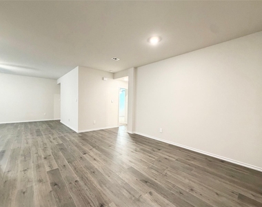 412 Saddle Blanket Drive - Photo Thumbnail 10