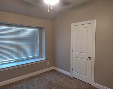 11325 Cobalt Drive - Photo Thumbnail 10