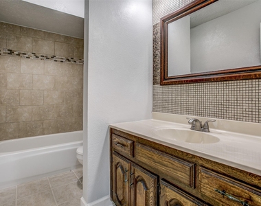 1013 Carriagehouse Lane - Photo Thumbnail 20
