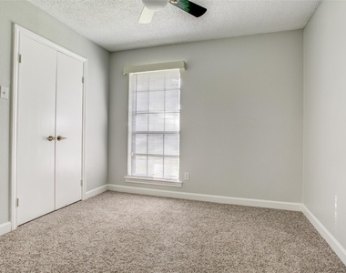 1013 Carriagehouse Lane - Photo Thumbnail 19