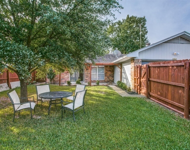 1013 Carriagehouse Lane - Photo Thumbnail 24