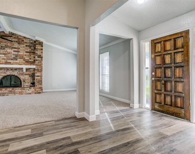 1013 Carriagehouse Lane - Photo Thumbnail 2