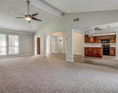 1013 Carriagehouse Lane - Photo Thumbnail 6