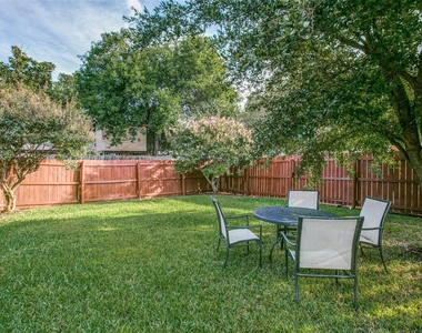 1013 Carriagehouse Lane - Photo Thumbnail 23