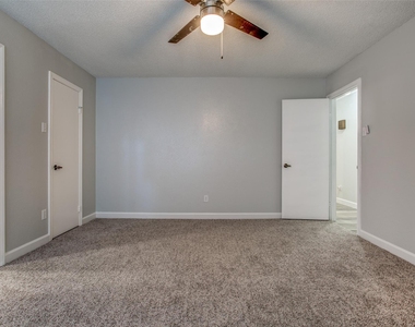 1013 Carriagehouse Lane - Photo Thumbnail 16