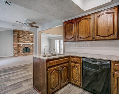 1013 Carriagehouse Lane - Photo Thumbnail 13