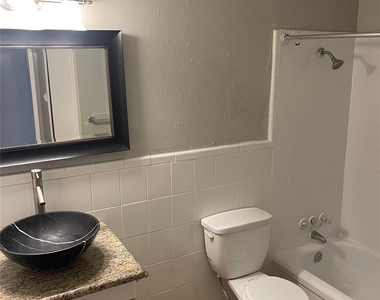 5317 Junius Street - Photo Thumbnail 10