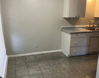 5317 Junius Street - Photo Thumbnail 17