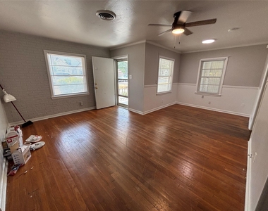 5804 Trigg Drive - Photo Thumbnail 2