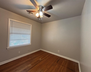 5804 Trigg Drive - Photo Thumbnail 7