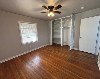 5804 Trigg Drive - Photo Thumbnail 4