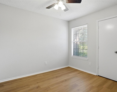 2709 London Court - Photo Thumbnail 10