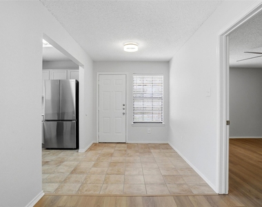 2709 London Court - Photo Thumbnail 4