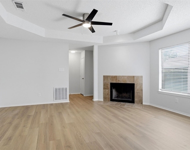 2709 London Court - Photo Thumbnail 2
