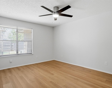 2709 London Court - Photo Thumbnail 7