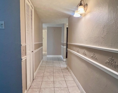 3925 Villa Downs Drive - Photo Thumbnail 2