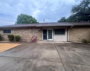 3925 Villa Downs Drive - Photo Thumbnail 12