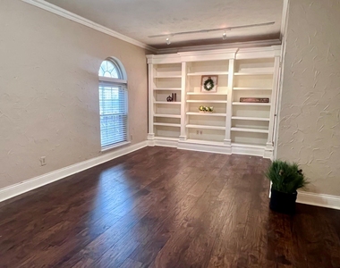 3925 Villa Downs Drive - Photo Thumbnail 3
